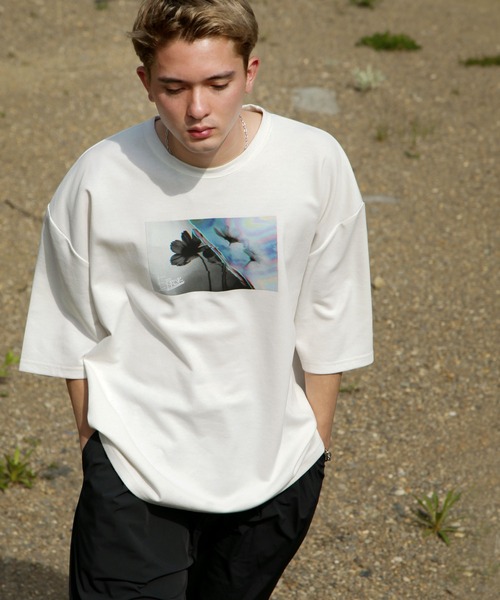 NILWAY（ニルウェイ）の「【-ERROR-】フラワーグラフィックプリントビッグTシャツ（Tシャツ/カットソー・メンズ・ライトグレー/ホワイト/ブラック/ホワイト系/ブラック系/ライトグレー系/ブルー系/ブルーグレー・MEDIUM/LARGE）」の2枚目の写真