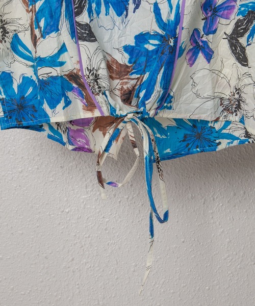 GGD（ジージーディー）の「HAVE A NICE TRIP / ハヴァナイストリップ　フラワーペインティングボリュームブルゾン（シャツ/ブラウス・レディース・イエロー/ブルー/グリーン・M/L）」の9枚目の写真