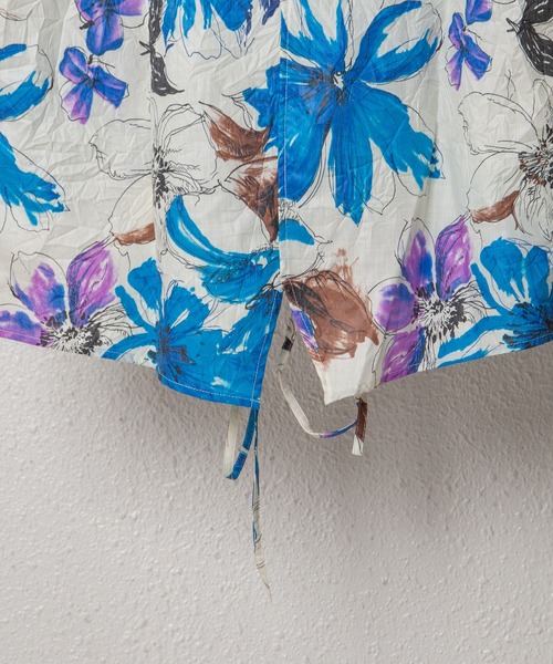 GGD（ジージーディー）の「HAVE A NICE TRIP / ハヴァナイストリップ　フラワーペインティングボリュームブルゾン（シャツ/ブラウス・レディース・イエロー/ブルー/グリーン・M/L）」の7枚目の写真