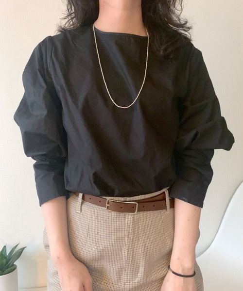 SHENERY（シーナリー）の「パフスリーブロングカフスブラウス（Tシャツ/カットソー・レディース・オフホワイト/ブラック/キャメル・FREE）」の2枚目の写真