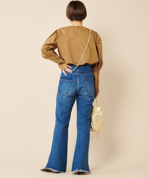 SHENERY（シーナリー）の「パフスリーブロングカフスブラウス（Tシャツ/カットソー・レディース・オフホワイト/ブラック/キャメル・FREE）」の4枚目の写真