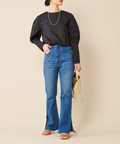 SHENERY（シーナリー）の「パフスリーブロングカフスブラウス（Tシャツ/カットソー・レディース・オフホワイト/ブラック/キャメル・FREE）」の17枚目の写真