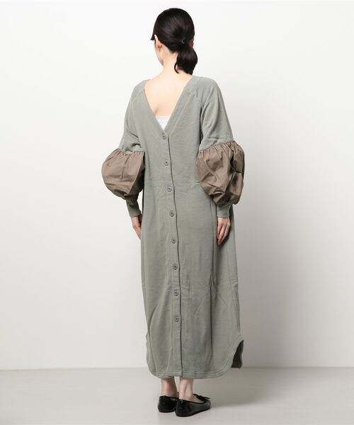 REAL CUBE（リアルキューブ）の「前後2wayボリュームスリーブスウェットワンピース（ワンピース・レディース・チャコール/ライトカーキ/アイボリー・M）」の13枚目の写真