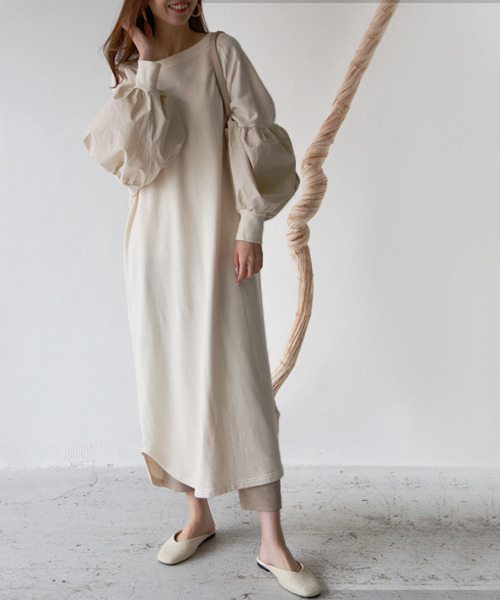 REAL CUBE（リアルキューブ）の「前後2wayボリュームスリーブスウェットワンピース（ワンピース・レディース・チャコール/ライトカーキ/アイボリー・M）」の2枚目の写真