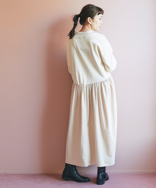 and R（アンドアール）の「ハイネックドッキングギャザーワンピース（ワンピース・レディース・ベージュ/アイボリー・FREE）」の9枚目の写真