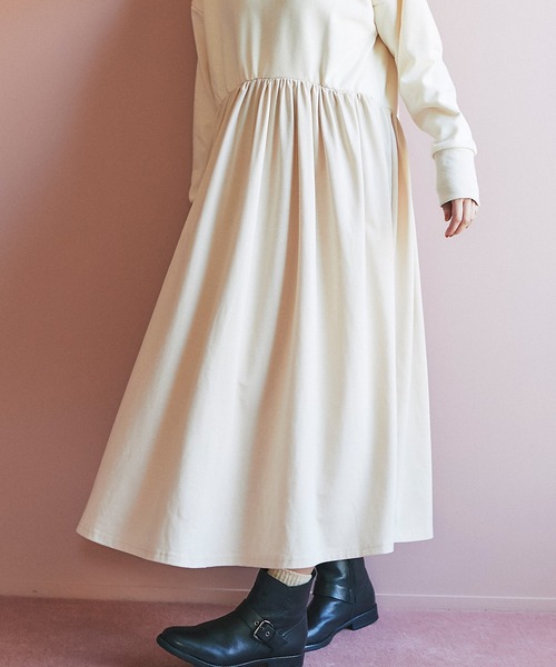 and R（アンドアール）の「ハイネックドッキングギャザーワンピース（ワンピース・レディース・ベージュ/アイボリー・FREE）」の14枚目の写真