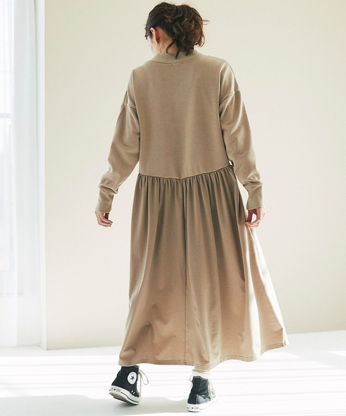 and R（アンドアール）の「ハイネックドッキングギャザーワンピース（ワンピース・レディース・ベージュ/アイボリー・FREE）」の11枚目の写真