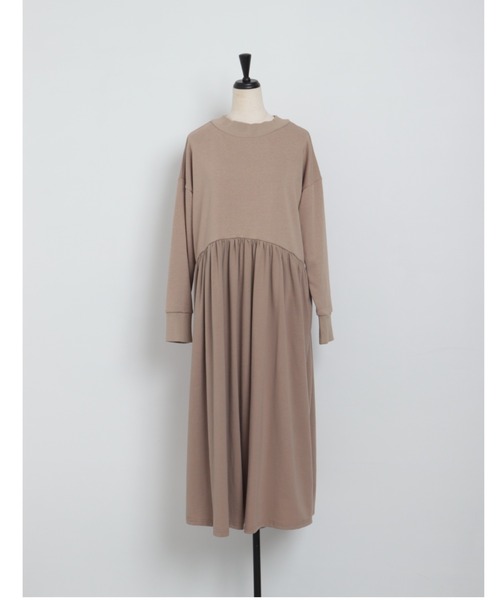 and R（アンドアール）の「ハイネックドッキングギャザーワンピース（ワンピース・レディース・ベージュ/アイボリー・FREE）」の15枚目の写真