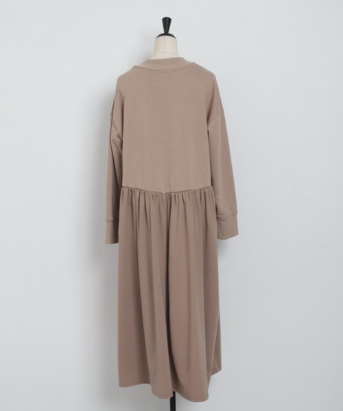 and R（アンドアール）の「ハイネックドッキングギャザーワンピース（ワンピース・レディース・ベージュ/アイボリー・FREE）」の17枚目の写真