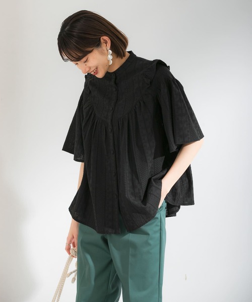 KBF（ケイビーエフ）の「プチフリルギャザーブラウス（シャツ/ブラウス・レディース・アイボリー/カーキ/ブラック・ONE）」の4枚目の写真