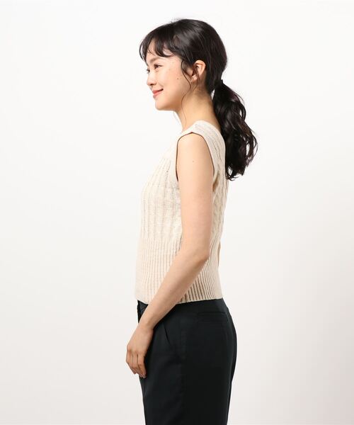 UNRELISH（アンレリッシュ）の「ケーブルUネックノースリーブニット（ニット/セーター・レディース・アイボリー/モカ/ライトブルー・MEDIUM）」の4枚目の写真