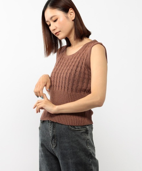 UNRELISH（アンレリッシュ）の「ケーブルUネックノースリーブニット（ニット/セーター・レディース・アイボリー/モカ/ライトブルー・MEDIUM）」の3枚目の写真