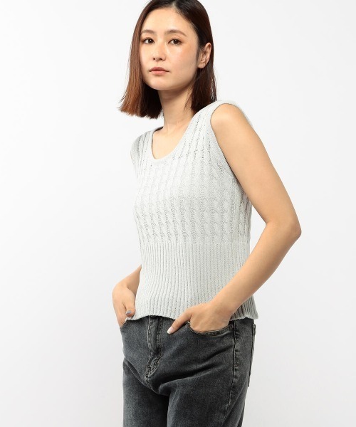 UNRELISH（アンレリッシュ）の「ケーブルUネックノースリーブニット（ニット/セーター・レディース・アイボリー/モカ/ライトブルー・MEDIUM）」の16枚目の写真