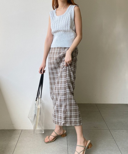 UNRELISH（アンレリッシュ）の「ケーブルUネックノースリーブニット（ニット/セーター・レディース・アイボリー/モカ/ライトブルー・MEDIUM）」の12枚目の写真