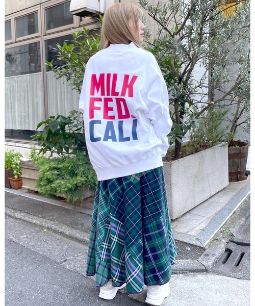 MILKFED.（ミルクフェド）の「BIG LOGO MOCK NECK SWEAT TOP（スウェット・レディース・ブラック/ホワイト/グリーン・ONE SIZE）」の2枚目の写真