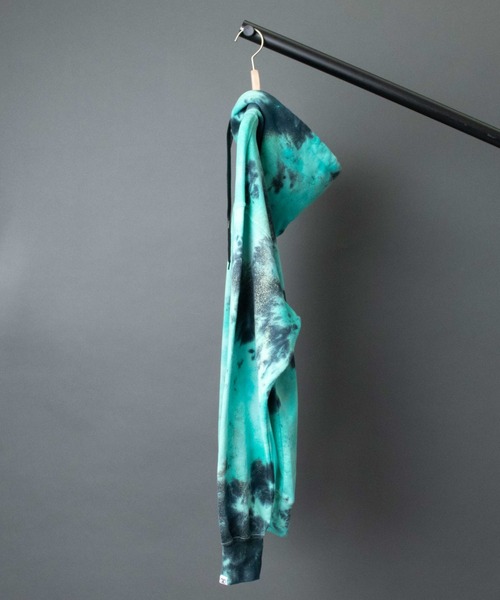 Hombre Nino（オンブレニーニョ）の「【 HOMBRE NINO / オンブレニーニョ 】 TIE DYE HOODED PULLOVER タイダイフーデッドプルオーバー（パーカー・メンズ・ブラック/ブルー・MEDIUM/LARGE）」の5枚目の写真