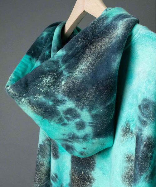 Hombre Nino（オンブレニーニョ）の「【 HOMBRE NINO / オンブレニーニョ 】 TIE DYE HOODED PULLOVER タイダイフーデッドプルオーバー（パーカー・メンズ・ブラック/ブルー・MEDIUM/LARGE）」の11枚目の写真