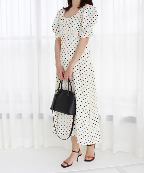 MODE ROBE（モードローブ）の「パフショルダ―ドットワンピース（ワンピース・レディース・ブラック/アイボリー・FREE）」の4枚目の写真