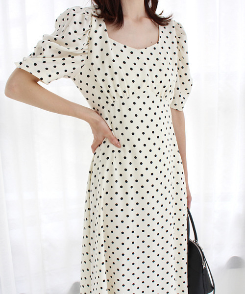 MODE ROBE（モードローブ）の「パフショルダ―ドットワンピース（ワンピース・レディース・ブラック/アイボリー・FREE）」の5枚目の写真