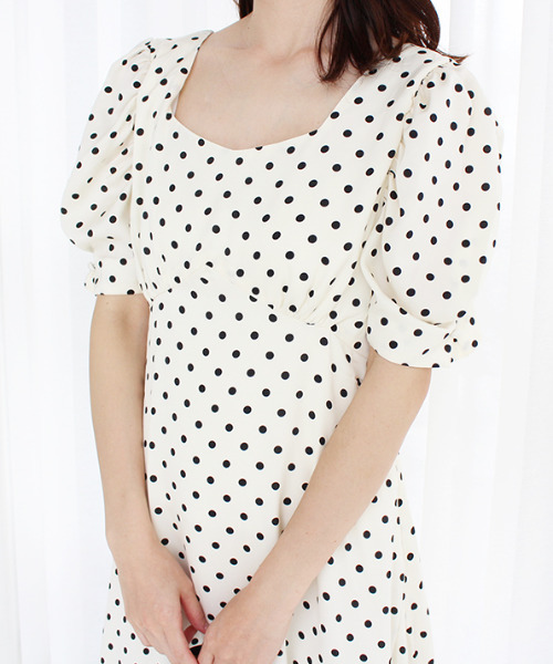 MODE ROBE（モードローブ）の「パフショルダ―ドットワンピース（ワンピース・レディース・ブラック/アイボリー・FREE）」の11枚目の写真