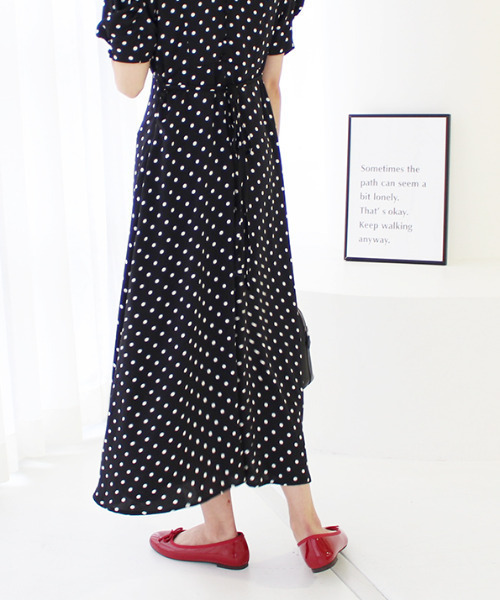 MODE ROBE（モードローブ）の「パフショルダ―ドットワンピース（ワンピース・レディース・ブラック/アイボリー・FREE）」の21枚目の写真