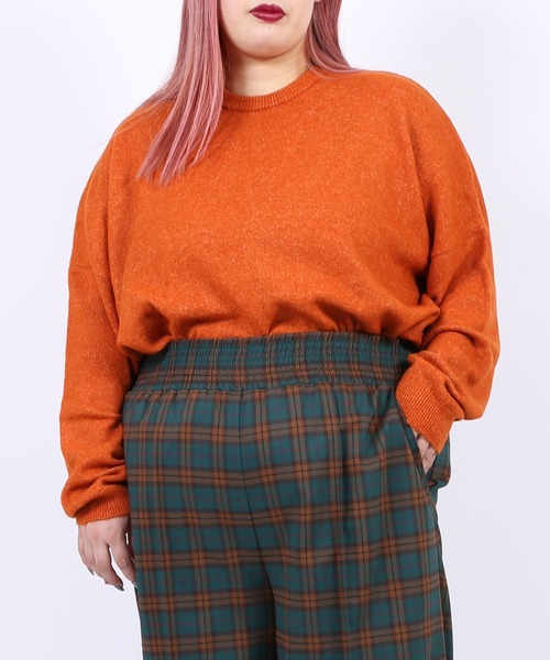 PUNYUS（プニュズ）の「クルーネックカラーニット（ニット/セーター・レディース・ブラック/ピンク/ブルー/グリーン/ダークオレンジ・1/2/4/3）」の8枚目の写真