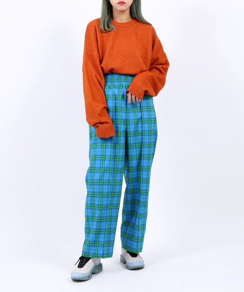 PUNYUS（プニュズ）の「クルーネックカラーニット（ニット/セーター・レディース・ブラック/ピンク/ブルー/グリーン/ダークオレンジ・1/2/4/3）」の7枚目の写真