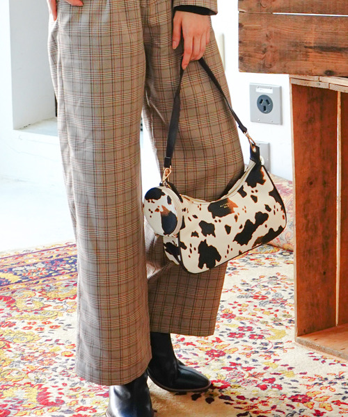 VENCEEXCHANGE（ヴァンスエクスチェンジ）の「【メディア紹介商品】ラウンドポーチ付き2WAYバッグ（ショルダーバッグ・レディース・ブラック/グレー/その他1/その他2・FREE）」の4枚目の写真