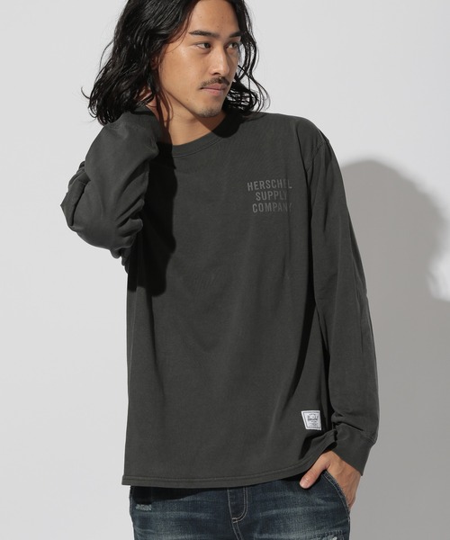 Herschel Supply（ハーシェルサプライ）の「【HERSCHEL SUPPLY （ハーシェルサプライ）×BAYFLOW】ピグメント l/S TEE（Tシャツ/カットソー・メンズ・ブラック/ブラウン/カーキ・MEDIUM/LARGE）」の2枚目の写真