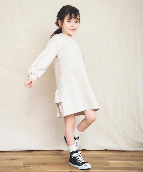 BRANSHES（ブランシェス）の「【WEB限定】バック裾フリルデザイン長袖ワンピース（ワンピース・キッズ・チャコールグレー/ライトベージュ/ラベンダー/ピンク・110/120/130/140/100/150）」の5枚目の写真