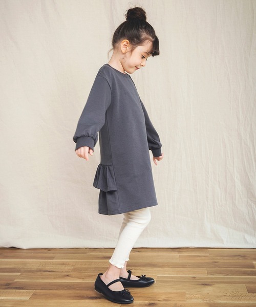 BRANSHES（ブランシェス）の「【WEB限定】バック裾フリルデザイン長袖ワンピース（ワンピース・キッズ・チャコールグレー/ライトベージュ/ラベンダー/ピンク・110/120/130/140/100/150）」の8枚目の写真