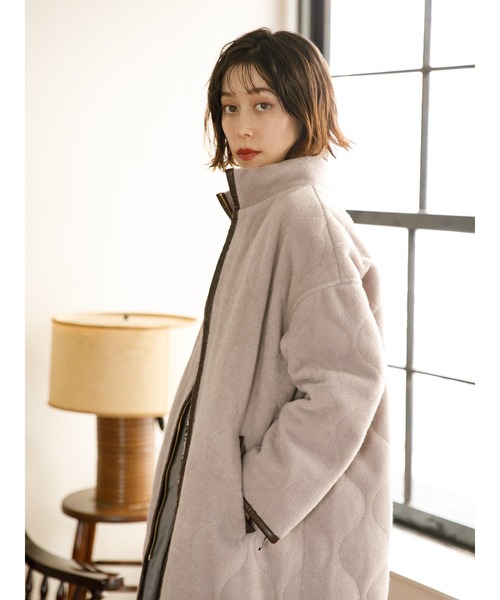 koe(コエ)の「合皮パイピングキルティング中綿コート*(ステンカラーコート・レディース・グレイッシュベージュ/オフホワイト・FREE)」の10枚目の写真