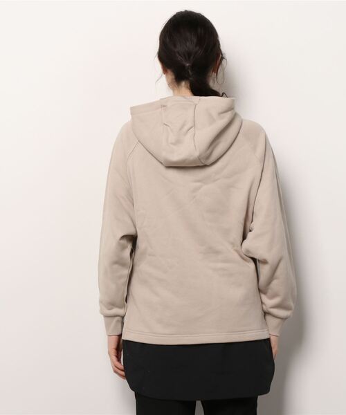 Reebok(リーボック)の「クラシックス キャンピング フーデッド スウェットシャツ / Classics Camping Hooded Sweatshirt(パーカー・レディース・ベージュ・SMALL/MEDIUM/LARGE/X-LARGE)」の4枚目の写真