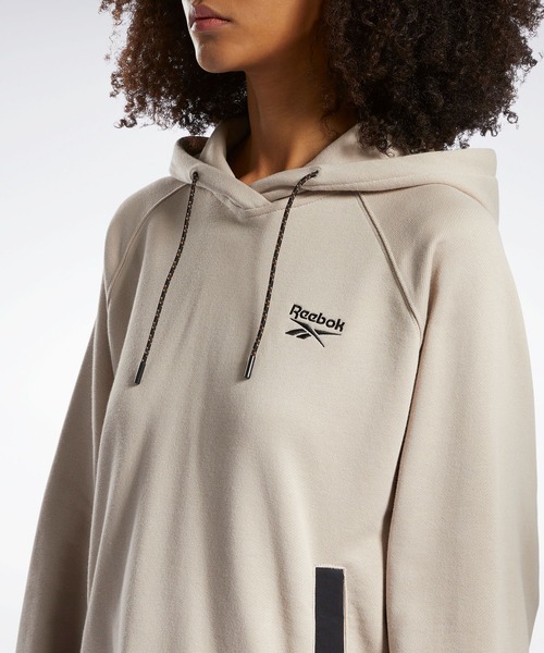 Reebok(リーボック)の「クラシックス キャンピング フーデッド スウェットシャツ / Classics Camping Hooded Sweatshirt(パーカー・レディース・ベージュ・SMALL/MEDIUM/LARGE/X-LARGE)」の8枚目の写真