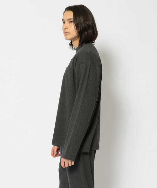 AVIREX(アヴィレックス)の「【DAILY/デイリー】長袖 ルーズフィット Tシャツ / LONG SLEEVE LOOSE FIT T-SHIRT / アヴィレックス / AVIREX(Tシャツ/カットソー・メンズ・グレー/ブラック/ホワイト/チャコール・X-LARGE/MEDIUM/LARGE)」の4枚目の写真