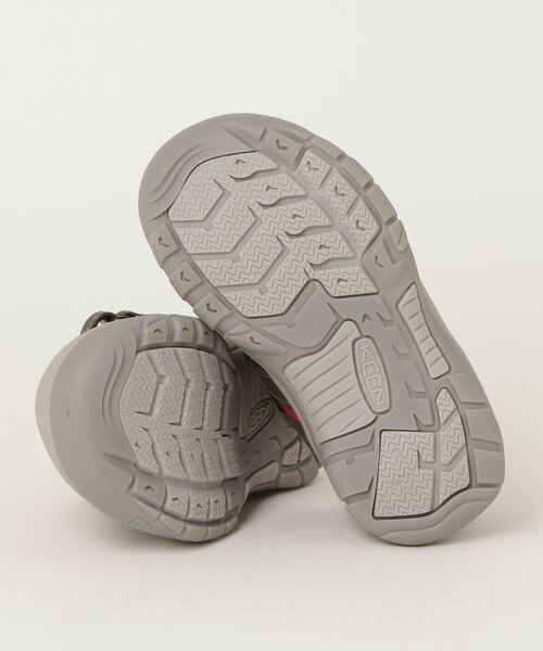 KEEN(キーン)の「キーン KEEN NEWPORT SHOE C-GREY/VERY BERRY(その他シューズ・キッズ・その他・18.0cm/18.5cm/19.5cm/16.0cm/17.0cm)」の2枚目の写真