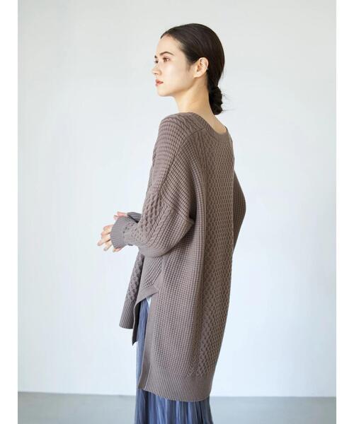 YECCA VECCA（イェッカヴェッカ）の「・Vネックケーブルニットチュニック＊（ニット/セーター・レディース・アイボリー/チャコールグレー/モカ/ラベンダー・FREE）」の18枚目の写真