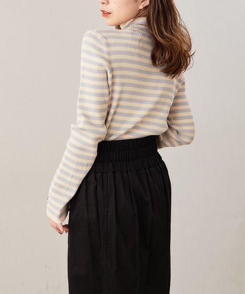 Chico(チコ)の「袖刺繍ハイネックリブニット(ニット/セーター・レディース・ホワイト/ブラック/ブルー/グレイッシュベージュ/ホワイト系その他2/ブラック系その他2/グレー系その他2/ブラウン系その他2/ホワイト系その他・FREE)」の11枚目の写真