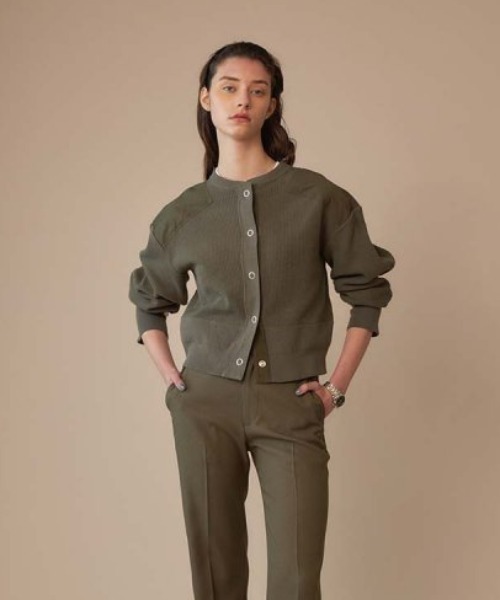 THE SHINZONE（ザ　シンゾーン）の「Shinzone MILITARY CAPELIN 22SMSCU10（カーディガン/ボレロ・レディース・ブラック/ベージュ/カーキ・FREE）」の5枚目の写真