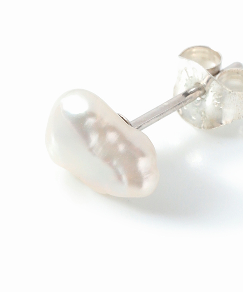 plage（プラージュ）の「【wolf circus/ウルフサーカス】PEARL STUDS ピアス◆（ピアス（両耳用）・レディース・シルバー・FREE）」の4枚目の写真
