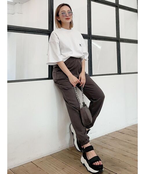 GYDA(ジェイダ)の「GYDA×DC ポケット PAINTER BIG Tシャツ(Tシャツ/カットソー・レディース・ブラック/オフホワイト/ライトイエロー・FREE)」の19枚目の写真