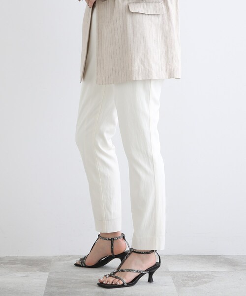 INDIVI（インディヴィ）の「◆【褒められパンツ/洗える】タックテーパードパンツ（その他パンツ・レディース・チャコールグレー/ライトグリーン系/ベビーピンク/ライトブルー/ブラック/オリーブ/ライトパープル/ブラウン系その他/ブルー系5/カーキ系3/ホワイト系/レッド系1/ダークグリーン/モスグリーン/ブラウン系/パープル系4・38/13/19/03/12/05/34/42/36/40/15 /17）」の18枚目の写真