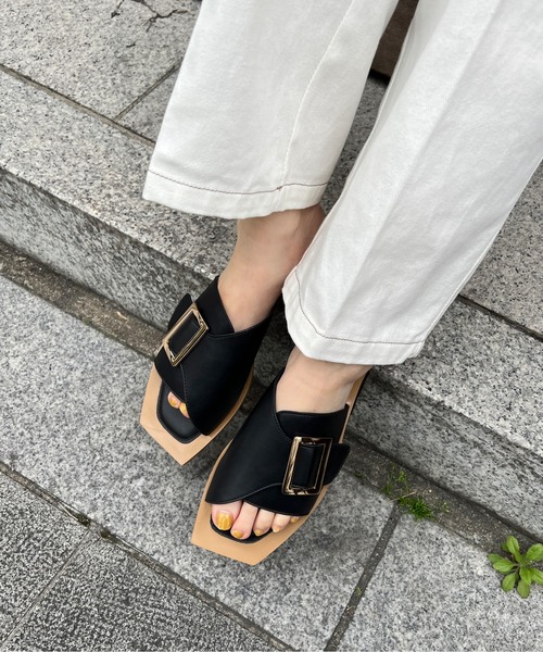 Chez toi（シェトワ）の「バックルフラットサンダル（サンダル・レディース・ブラック/オフホワイト・S/M/L）」の4枚目の写真