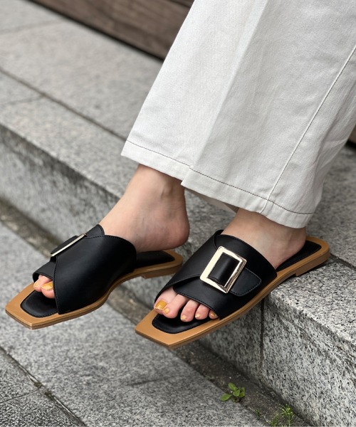 Chez toi（シェトワ）の「バックルフラットサンダル（サンダル・レディース・ブラック/オフホワイト・S/M/L）」の5枚目の写真