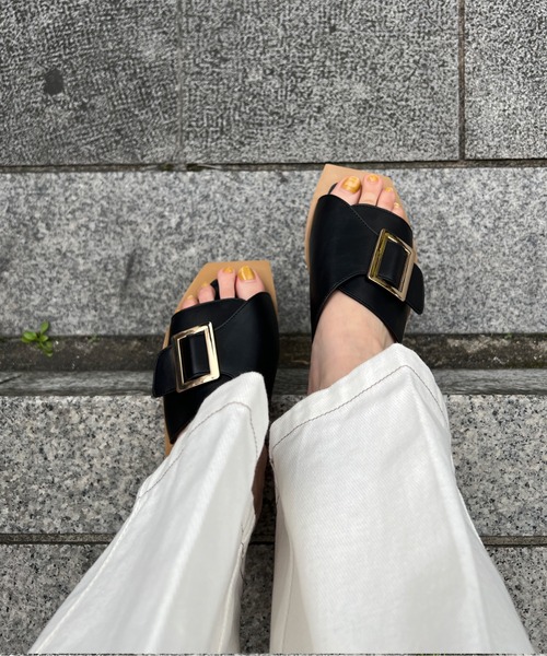 Chez toi（シェトワ）の「バックルフラットサンダル（サンダル・レディース・ブラック/オフホワイト・S/M/L）」の6枚目の写真
