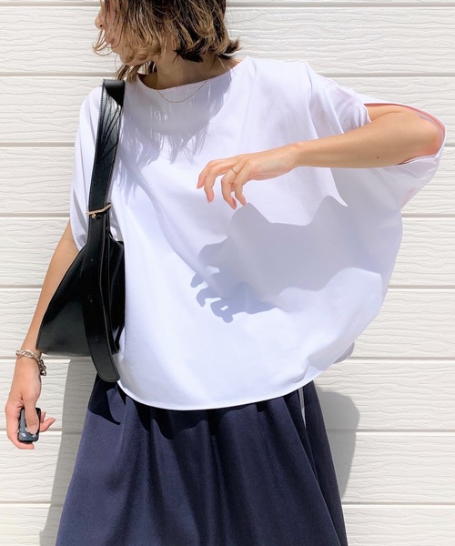 Q(キュー)の「エアリーラウンドT(Tシャツ/カットソー・レディース・ホワイト/ブラック/ワインレッド・MEDIUM)」の1枚目の写真