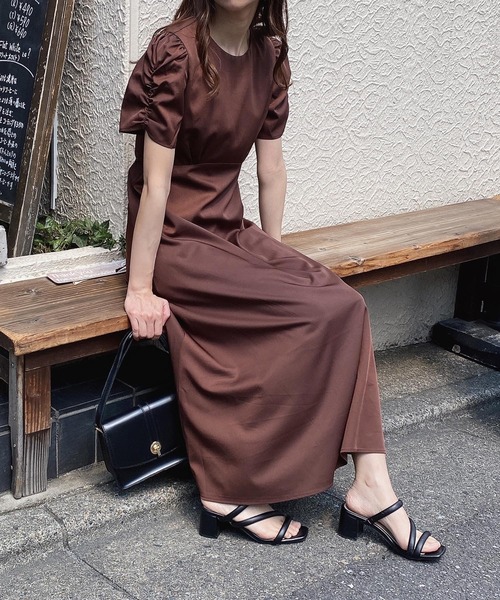 ADIRA(アディラ)の「ギャザースリーブワンピース(ワンピース・レディース・ブラウン/ミント・MEDIUM)」の2枚目の写真