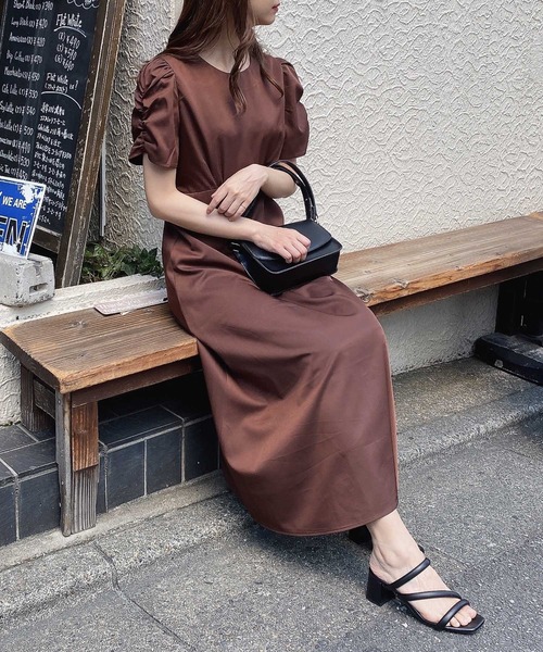 ADIRA(アディラ)の「ギャザースリーブワンピース(ワンピース・レディース・ブラウン/ミント・MEDIUM)」の4枚目の写真