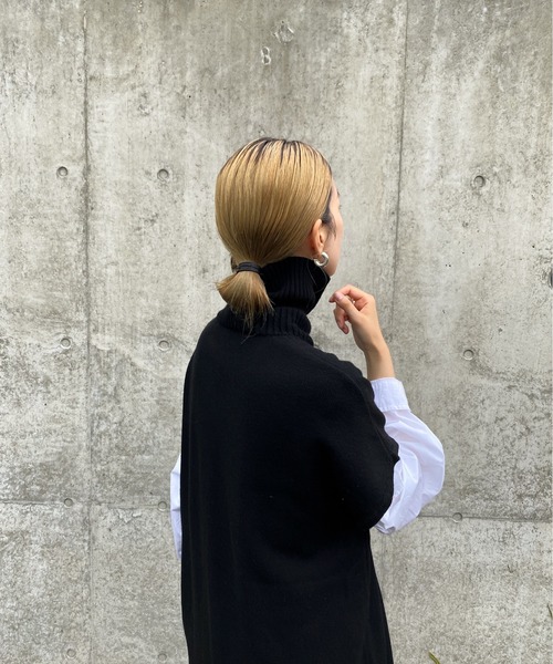 y/m by RIKA（イムバイリカ）の「ハイネックラップニットロングトップス（ニット/セーター・レディース・ブラック/グレー・FREE）」の4枚目の写真