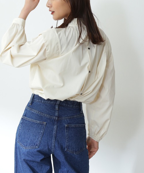 N.（N. Natural Beauty Basic）（エヌエヌナチュラルビューティーベーシック）の「◆ラッフルネックショルダータックブラウス（シャツ/ブラウス・レディース・ブルー系その他/ダークブラウン/クリーム・MEDIUM）」の6枚目の写真